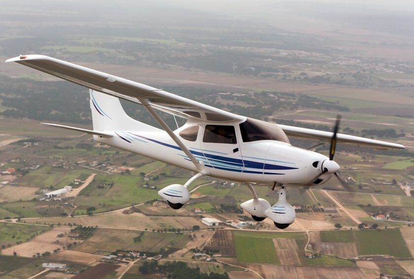 private piston plane in flight